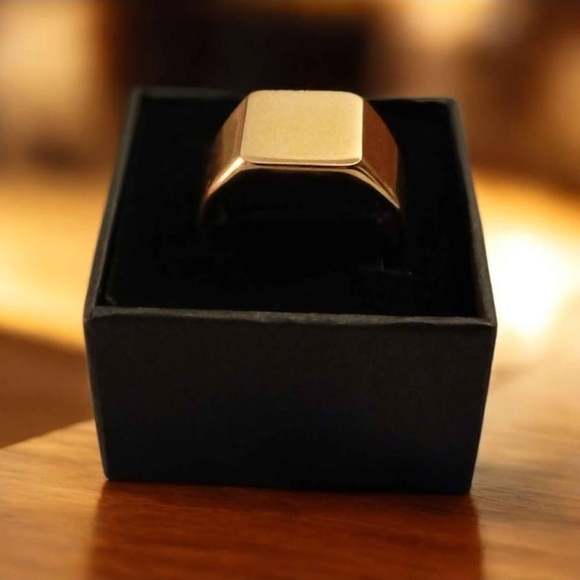 Men's Gold-tone 316L Stainless Steel Signet Ring Mens Band Size 11 - Picture 2 of 3